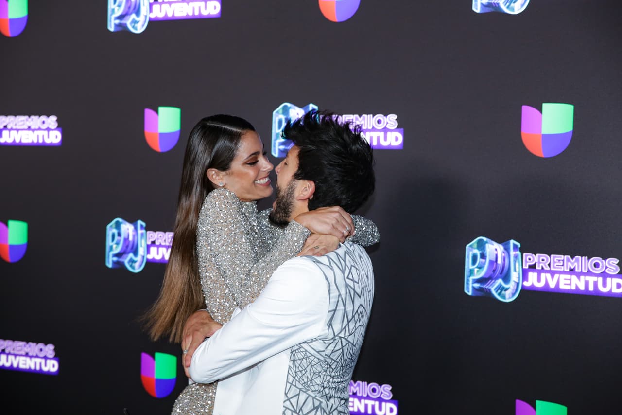 Los cantantes se mostraron muy cariñosos.