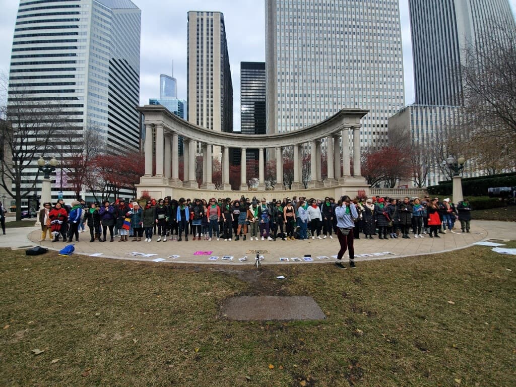 El grupo se reunió en Millenium Park el sábado 7 de diciembre.