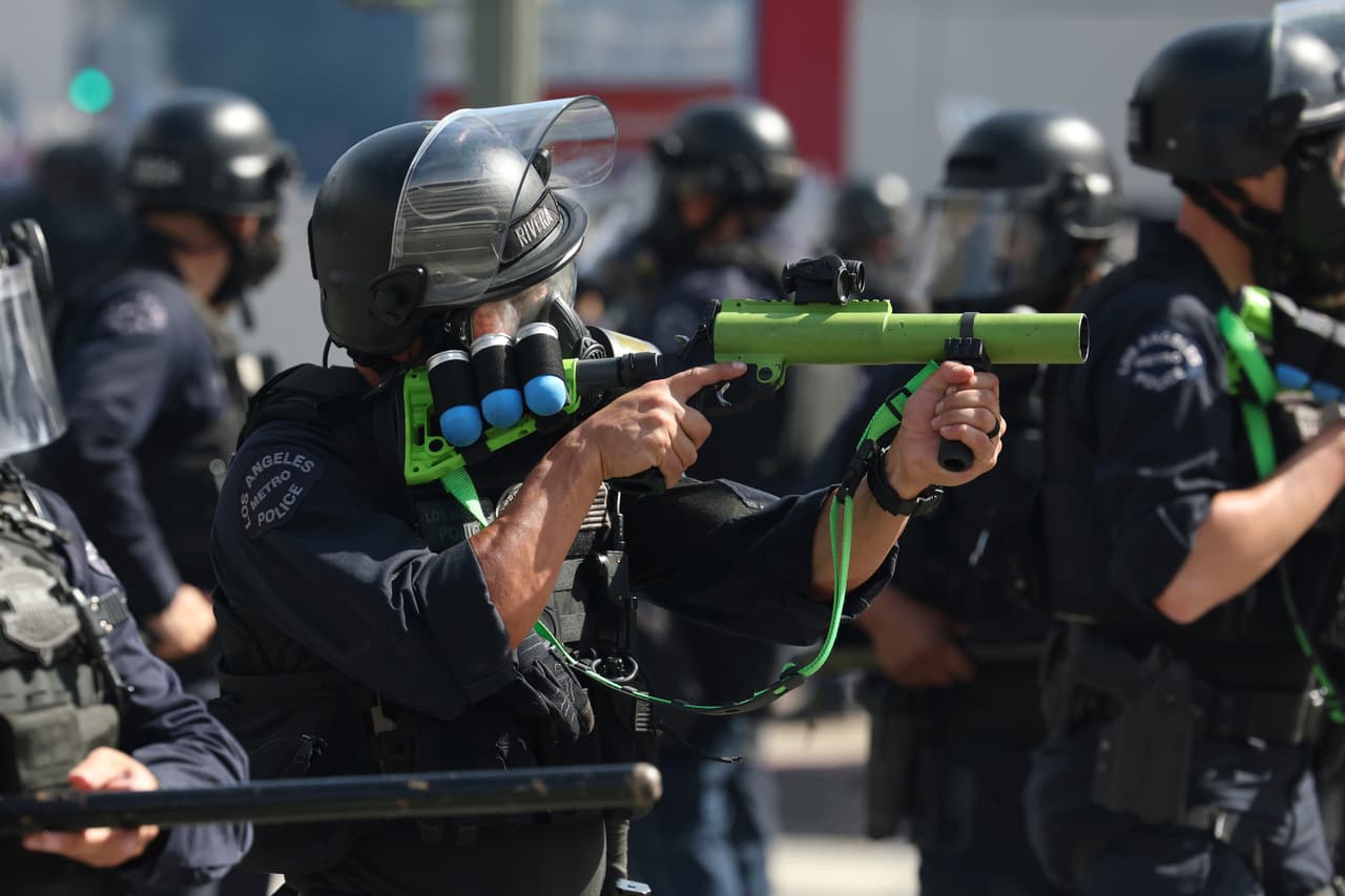 A pesar de los esfuerzos de los organizadores por mantener la protesta pacífica, el 
<b>enfrentamiento con la policía marcó el día con violencia</b>, gas lacrimógeno y tensión creciente en la zona.