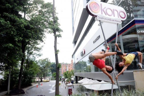 Y es que definitivamente la calle brinda la infraestructura necesaria para practicar un poco de este ejercicio.