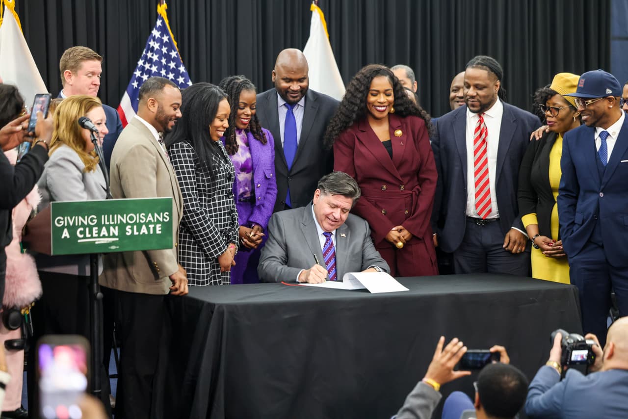 Borrón y cuenta nueva: nueva ley en Illinois podría beneficiar a personas con antecedentes