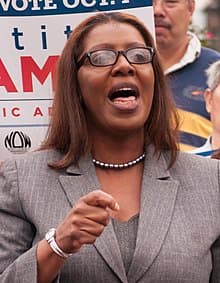 La Fiscal General Letitia James dijo: "Cada persona, en este país, merece ser contada simple y llanamente. Estamos satisfechos con la decisión de la Corte Suprema. Esta pregunta podría haber causado bajo conteo poblacional que perjudicaría mucho, particularmente en la comunidad de inmigrantes no-ciudadanos o naturalizados y en los Latinos."