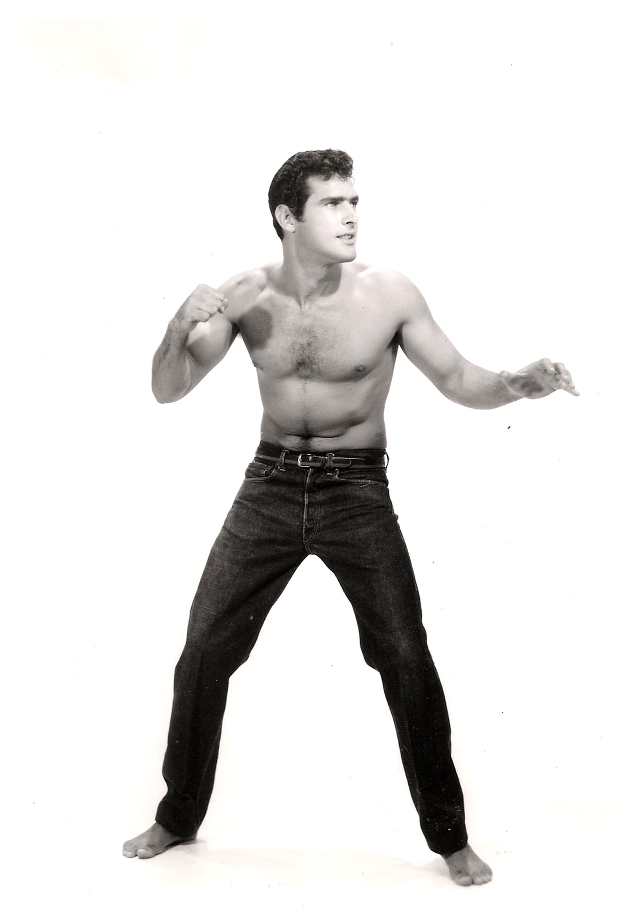 Además de su cuerpo atlético, su talento lo convirtió en un infaltable de las novelas. Y bien afeitado se ve lindísimo.