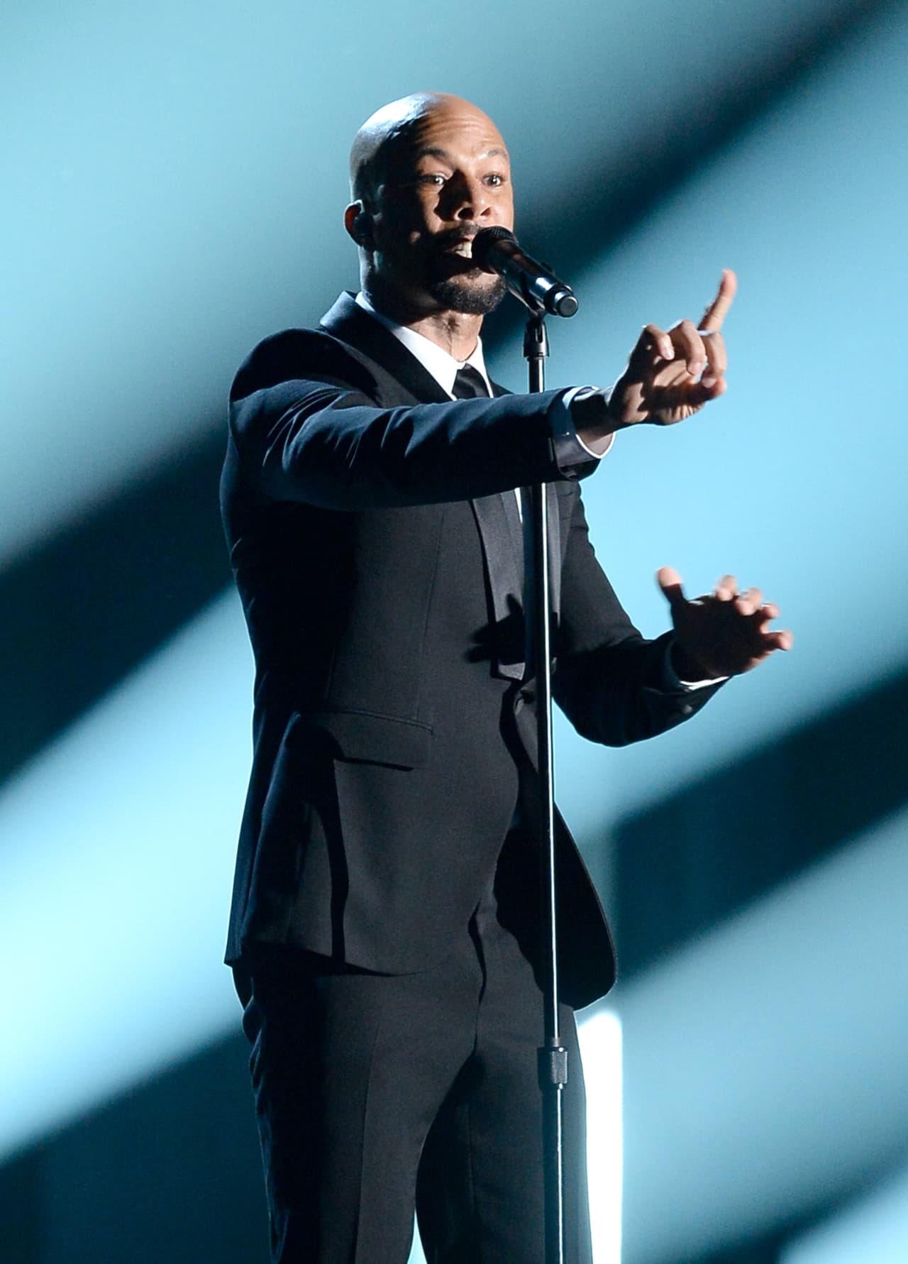 El rapero Common es bien conocido por sus obras de caridad. Tiene su organización benéfica Common Ground Foundation.