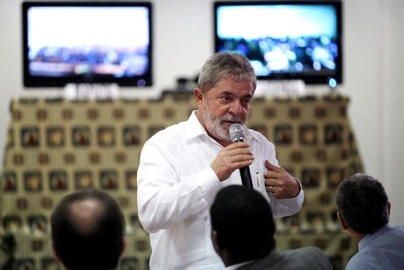 "La formación del pueblo brasileño le debe mucho al continente africano, en otras palabras, los brasileños son lo que son: alegres, guapos, enamorados de la samba, del carnaval, del fútbol, y capaces de mover las caderas, gracias a nuestra mezcla con los africanos, los indios, etcétera.", añadió.