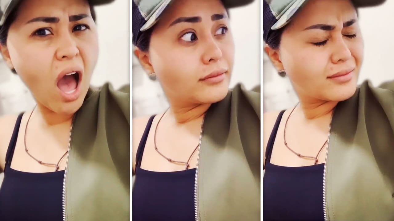 ‘Gomita’ muestra su cara de dolor al tener que pasar dos veces por algo que no le gusta