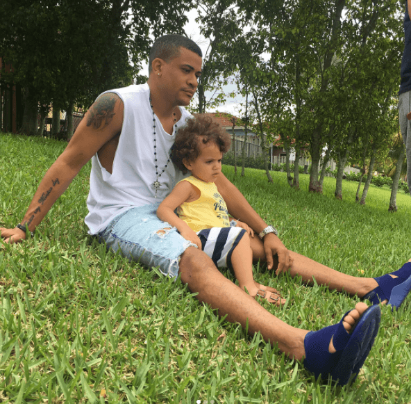 A pesar de las extensas giras para promocionar su música, así como múltiples compromisos, estos famosos se dan tiempo para disfrutar tiempo de calidad con sus seres más queridos: sus hijos.