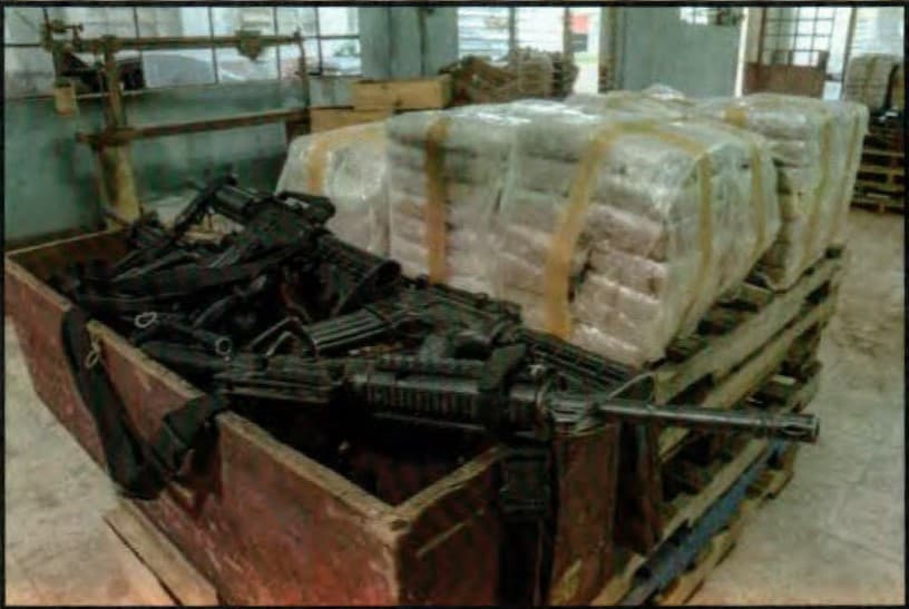 Armas y droga que pertenecía a la facción de 'Los Chapitos'.