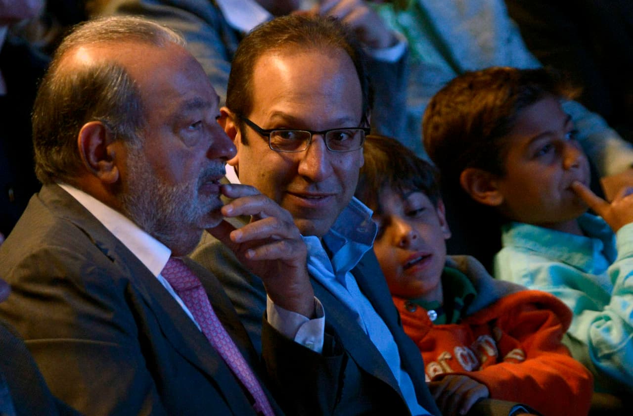 Los seis herederos de Carlos Slim son Carlos, Marco Antonio, Patricio, Soumaya, Vanessa y Johanna quienes tienen una proporción similar de la fortuna familiar, pero son los hombres quienes deciden sobre las empresas.