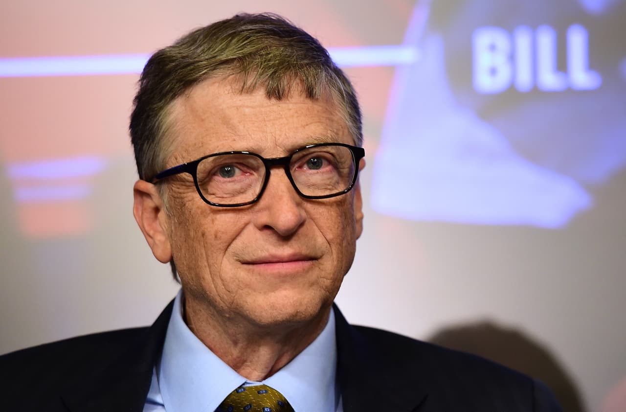Bill Gates. Empresario, informático y filántropo, cofundador de la empresa de software Microsoft, su fortuna está estimada en $79,2 mil millones según la revista Forbes, la publicación lo nombró como el hombre más rico del mundo. Sus hijos son tres, se trata de Jennifer Katharine, Rory John y Phoebe Adele.