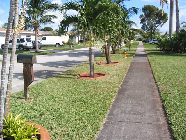 <b>Pembroke Pines,</b> Florida ,se ubica en el puesto
<b> 12 de la lista</b>. Pese a que los veranos suelen ser muy calurosos en esa localidad, el frío de invierno es casi inexistente, principal atractivo para los adultos mayores.