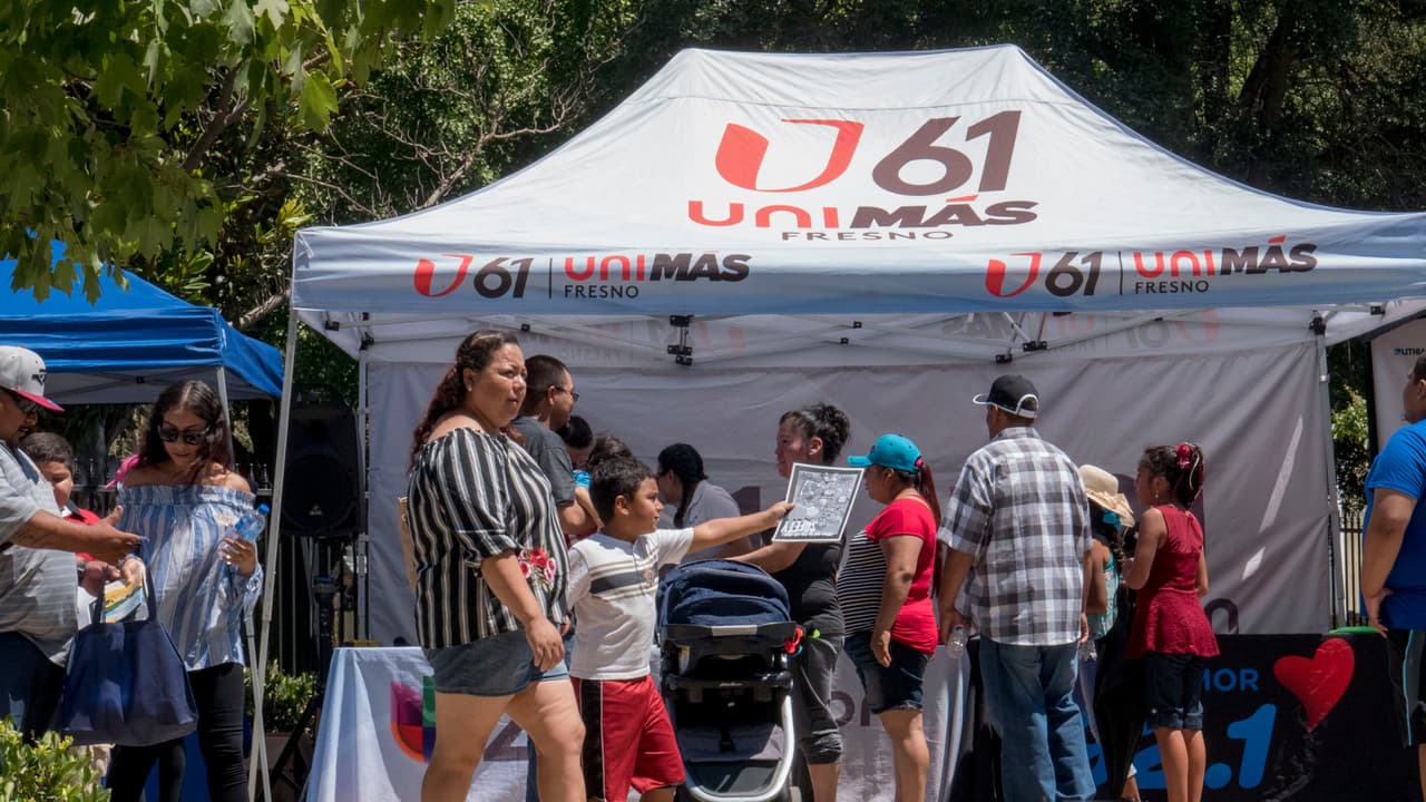 Familias del valle central visitaron los parques temáticos Playland y Storyland para disfrutar del Día de la Familia en Fresno.