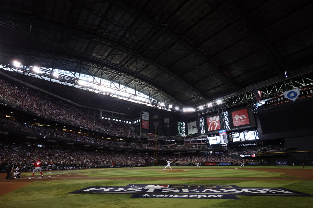 La euforia por el pase de los
<b>Arizona Diamondbacks a la Serie Mundial</b>, ha provocado que todas las entradas para los partidos que se jugarán en el Chase Field estén agotadas