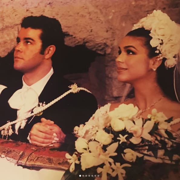 Se casaron el 25 de junio de 1994, en la Hacienda de Chiconcuac, en Morelos, México, después de un año de vivir juntos. Su boda fue televisada en vivo.