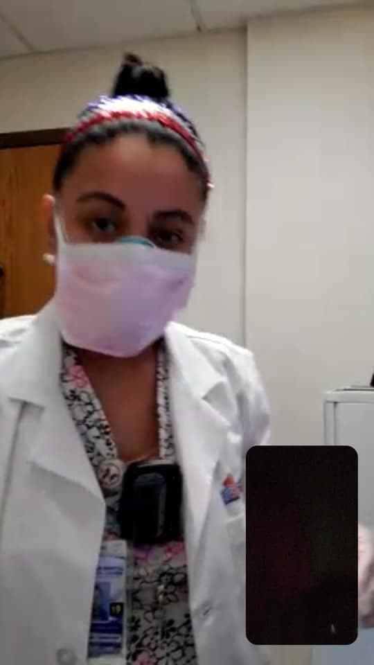 Erika Ramos en su lugar de trabajo durante el coronavirus.