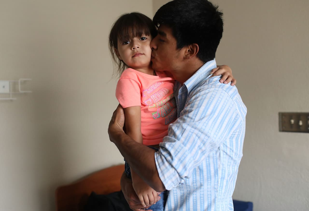 Wilson también se reunió en con su hija Sandra, de 5 años, después de dos meses de estar separados.