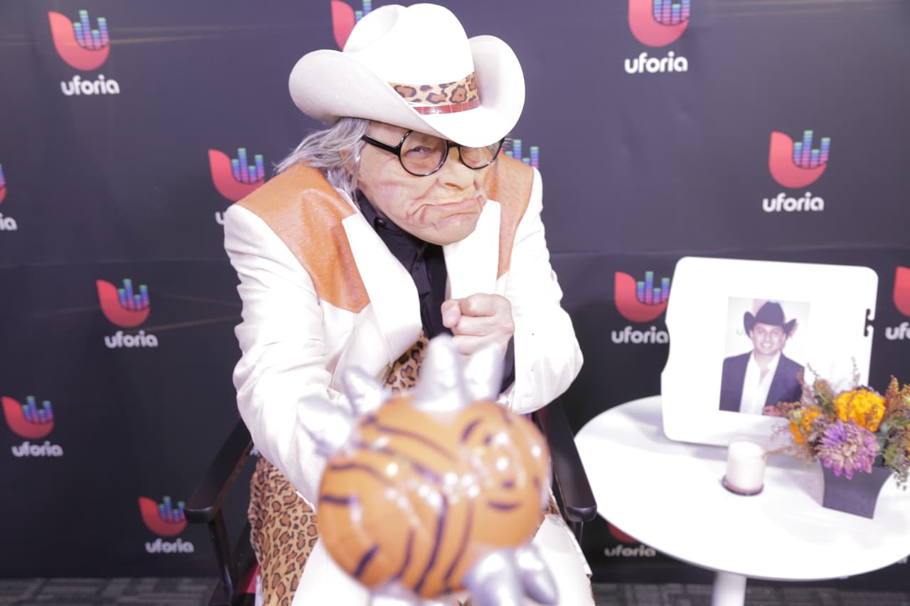 El enamizado muy alerta para no dejarse de los mandilones como
<a href="http://www.univision.com/temas/raul-molinar-el-pelon">Raúl 'El Pelón'</a>.