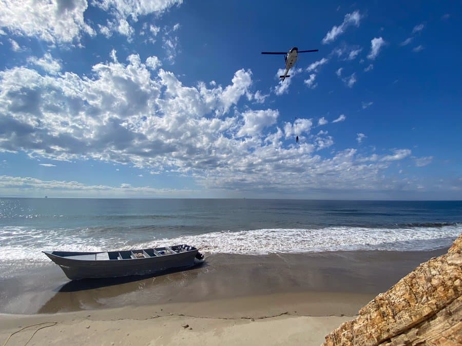 Las playas de Santa Bárbara, en la costa central de California, se han vuelto el destino más lejano de los transportistas de droga que usan lanchas para evadir a las autoridades de México y Estados Unidos.