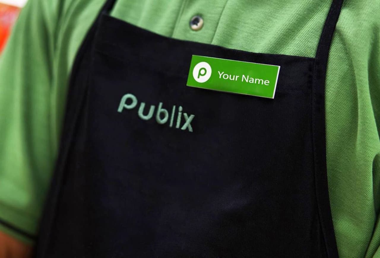 La vicepresidenta de Recursos Humanos del la cadena de supermercados, Marcy Benton, dijo que requieren personas que “estén dispuestos a trabajar duro y que estén listos para desarrollar una carrera en Publix". 
<br>