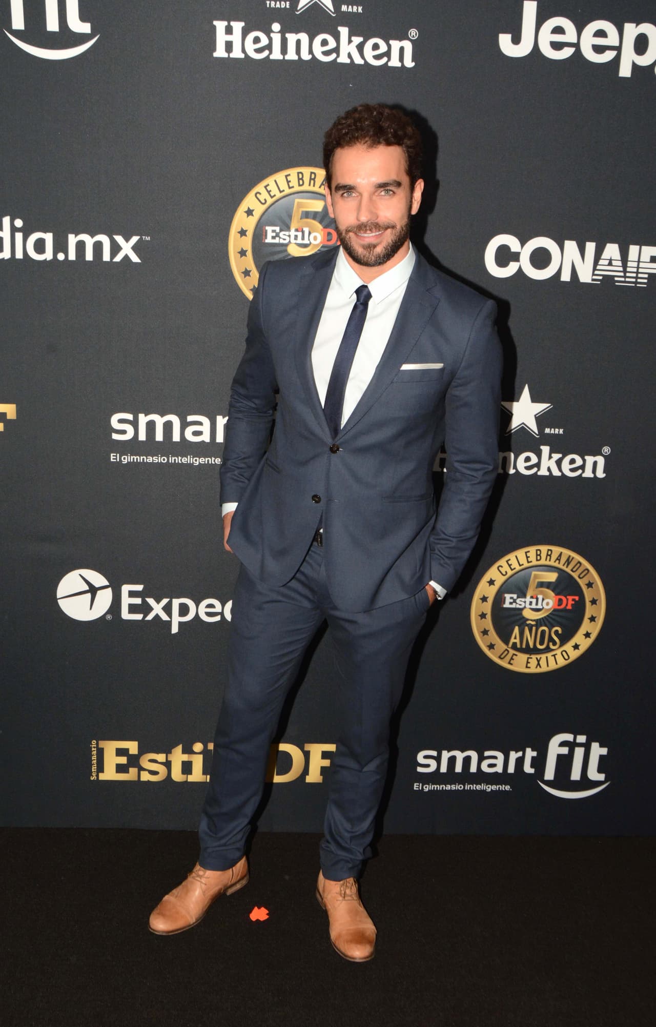 La actriz asistió junto con el futuro papá, Marcus Ornellas, a la gala por el aniversario de una revista mexicana, y Ariadne no quiso pasar desapercibida.