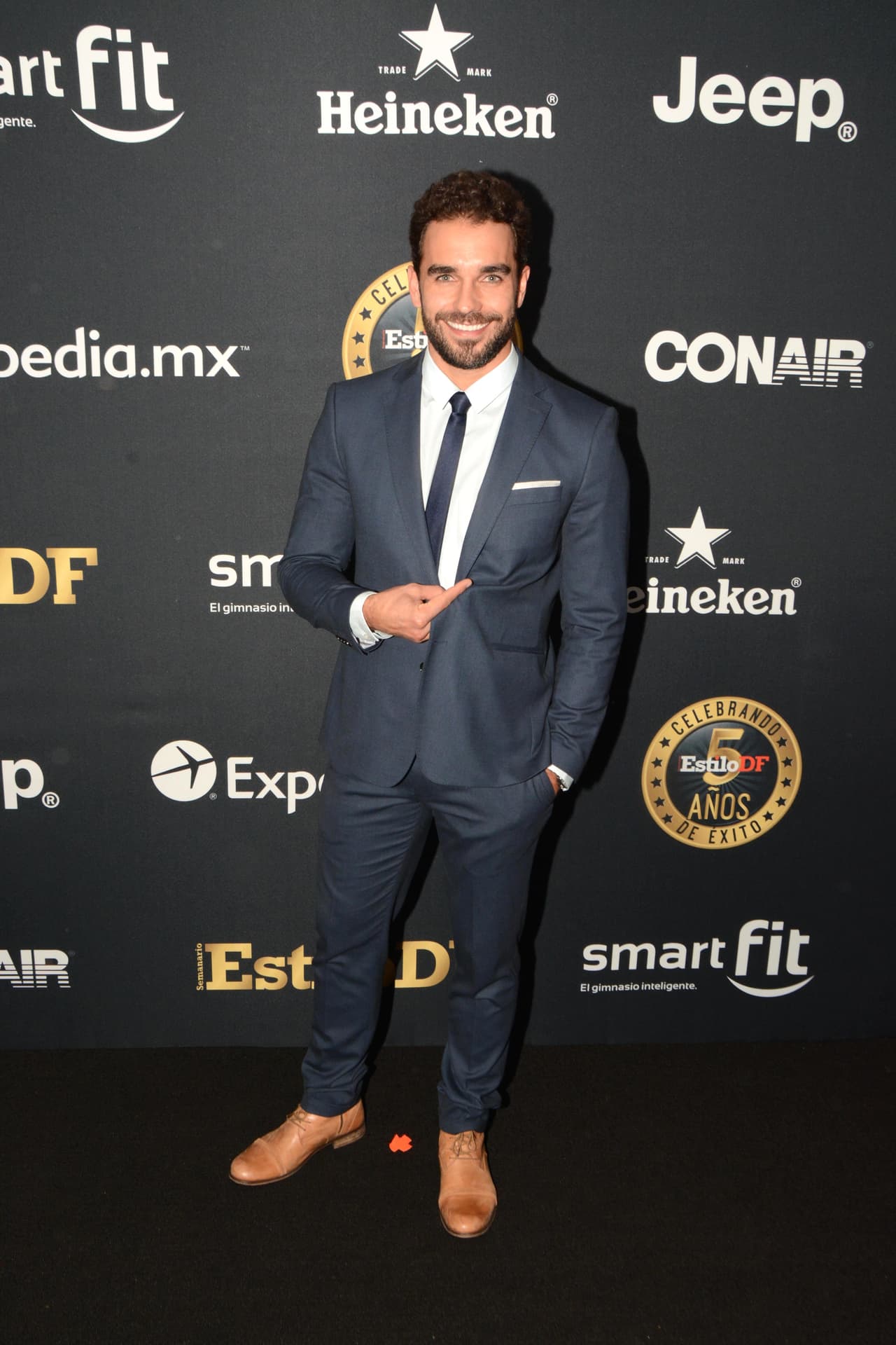 El galán brasileño tampoco pasó desapercibido, pues ahora que se convirtió en uno de los hombres más envidiados, también lució muy guapo.