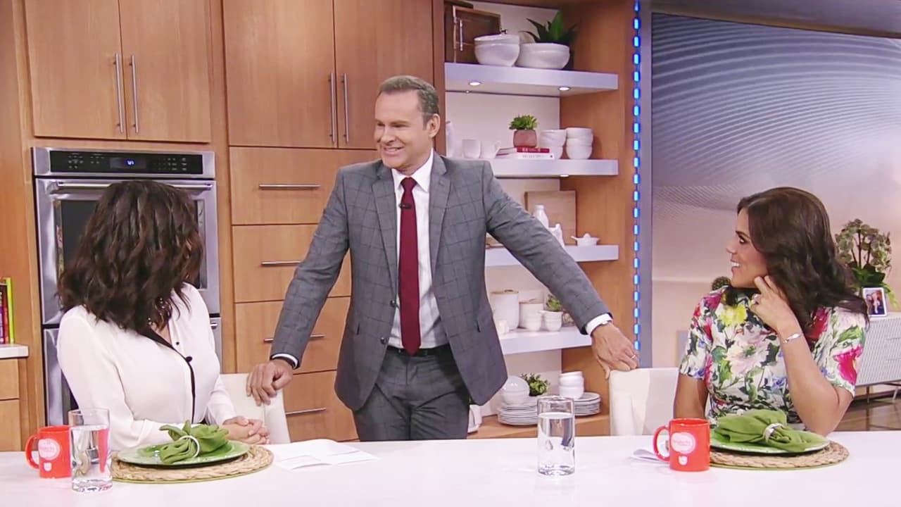 Inmediatamente preguntó Karla: "¿Quieres otro? ¿Te vas a esperar unos siete años?". A lo que respondió el conductor mexicano: "no los siete, pero sí en unos dos o tres años".