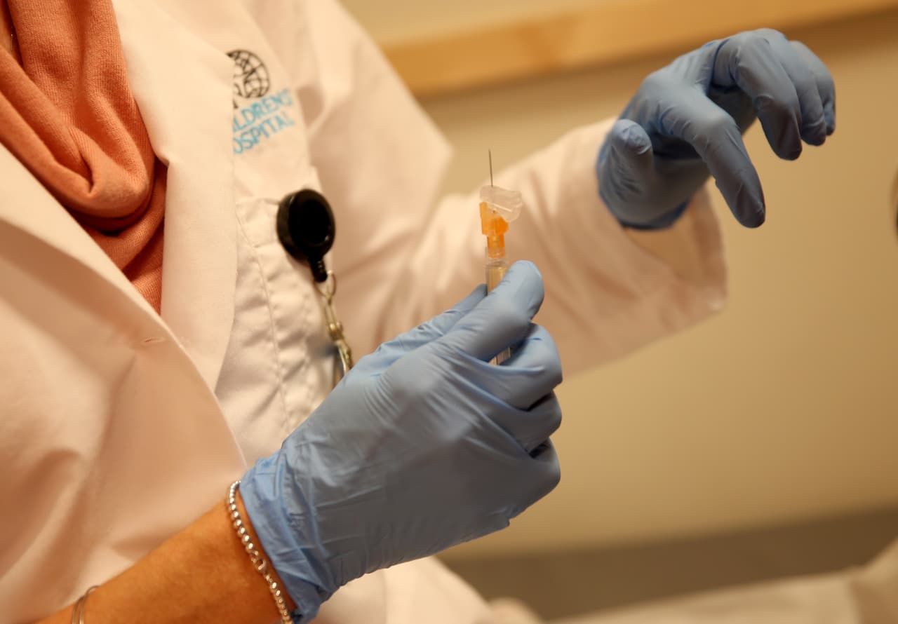 Antivacunas piden que los tribunales frenen la ley que obliga a inmunizar a los niños en California