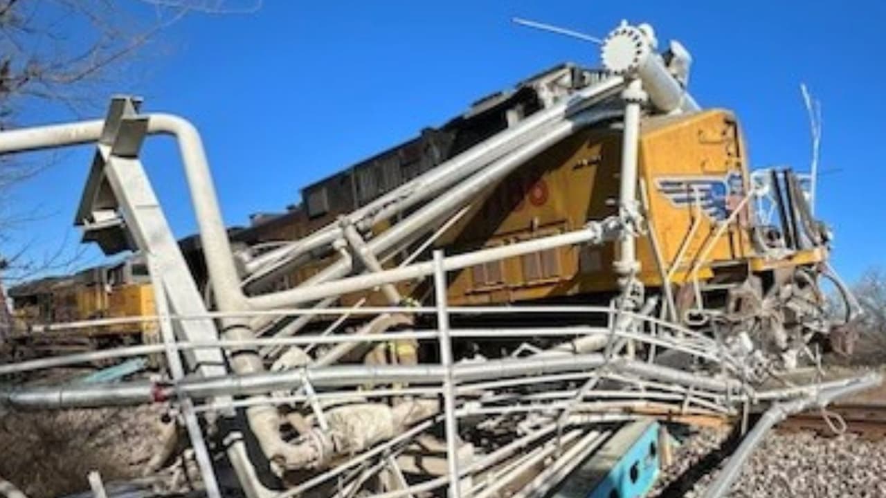 Este “choque al amanecer” no es solo un episodio en la historia de Annetta; es un recordatorio de 
<b>la necesidad de evaluar y mejorar la seguridad en nuestras carreteras y cruces ferroviarios</b>.