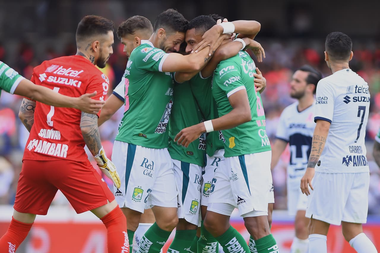 Pumas 1-2 León. Con goles de Macías y Tesillo, para La Fiera; por los locales descontó Carlos González.