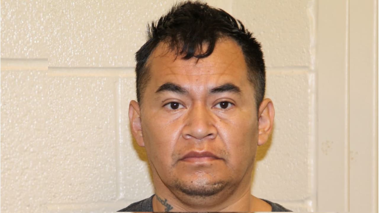 Fernando Jiménez Rodríguez fue arrestado por agentes de la estación Brian A. Terry cerca de Hereford, Arizona. Los registros revelaron que el ciudadano mexicano es un delincuente sexual registrado, condenado por delito grave de indecencia con un contacto sexual infantil en Dallas, Texas, tuiteó CBP Arizona.