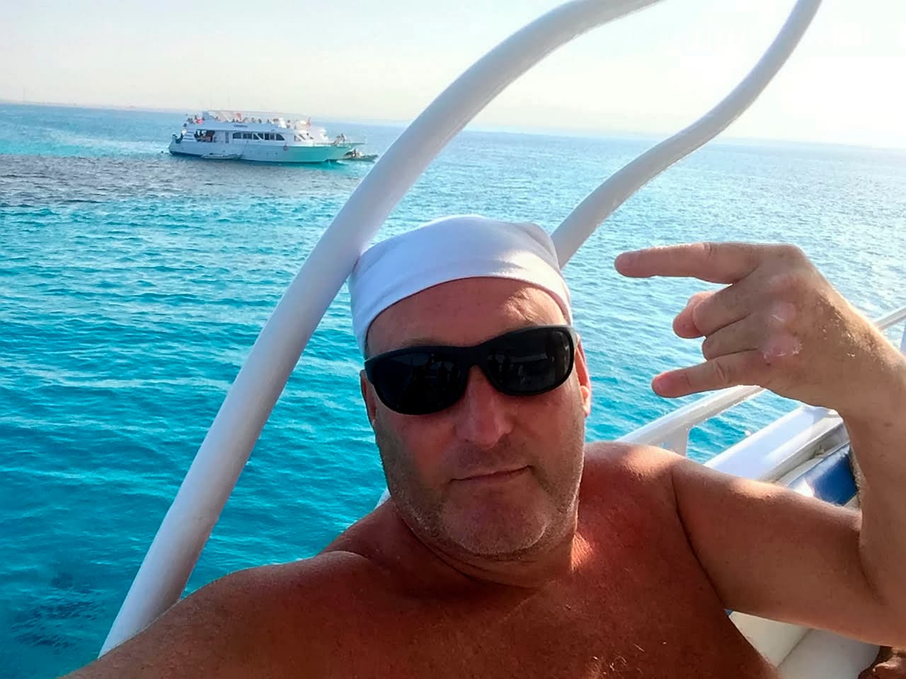 Este hombre se llama Darren Harris, un británico de 52 años y padre de dos pequeños, que se fue de vacaciones a Hurghada, Egipto, hace unos cuantos días.