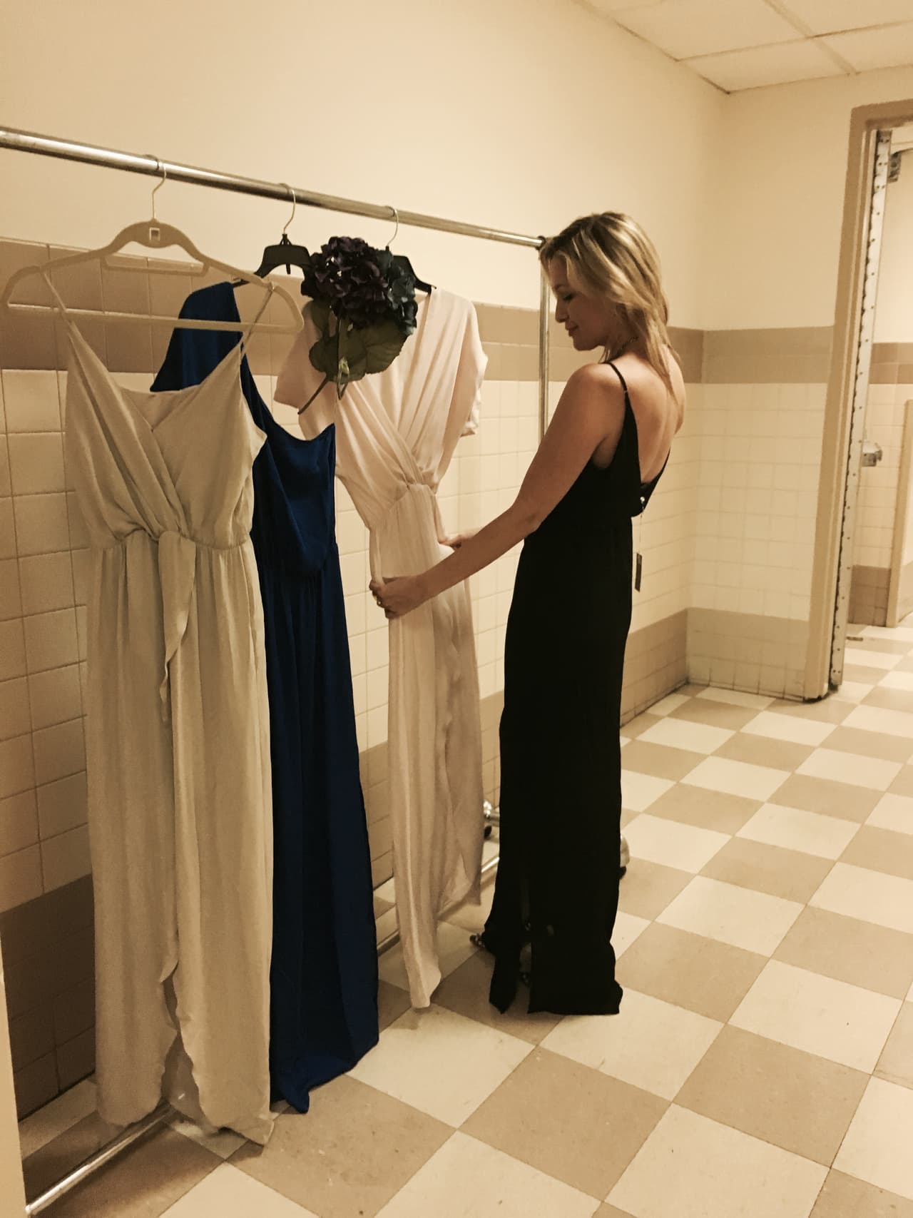 "Yo estoy allí para trabajar específicamente con la novia, en sus necesidades, como la compra de su vestido"