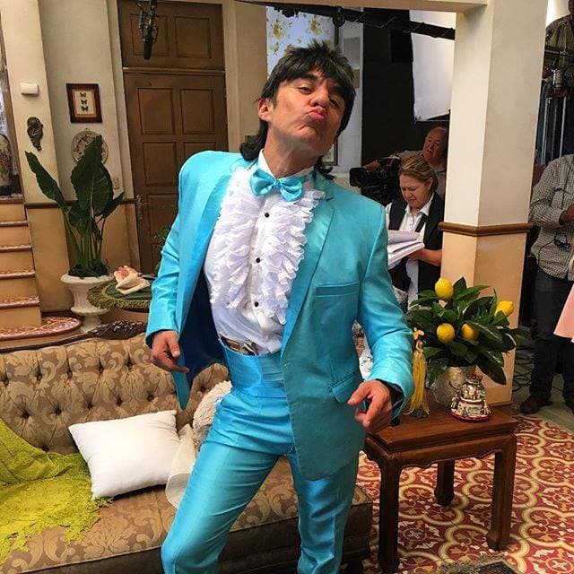 Actualmente nos hace reír con sus ocurrencias en Nosotros los Guapos, pero también puedes disfrutar de su etapa como juez en Parodiando todos los domingos a partir de las 4:30PM/3:30C sólo por Galavisión.
<br>