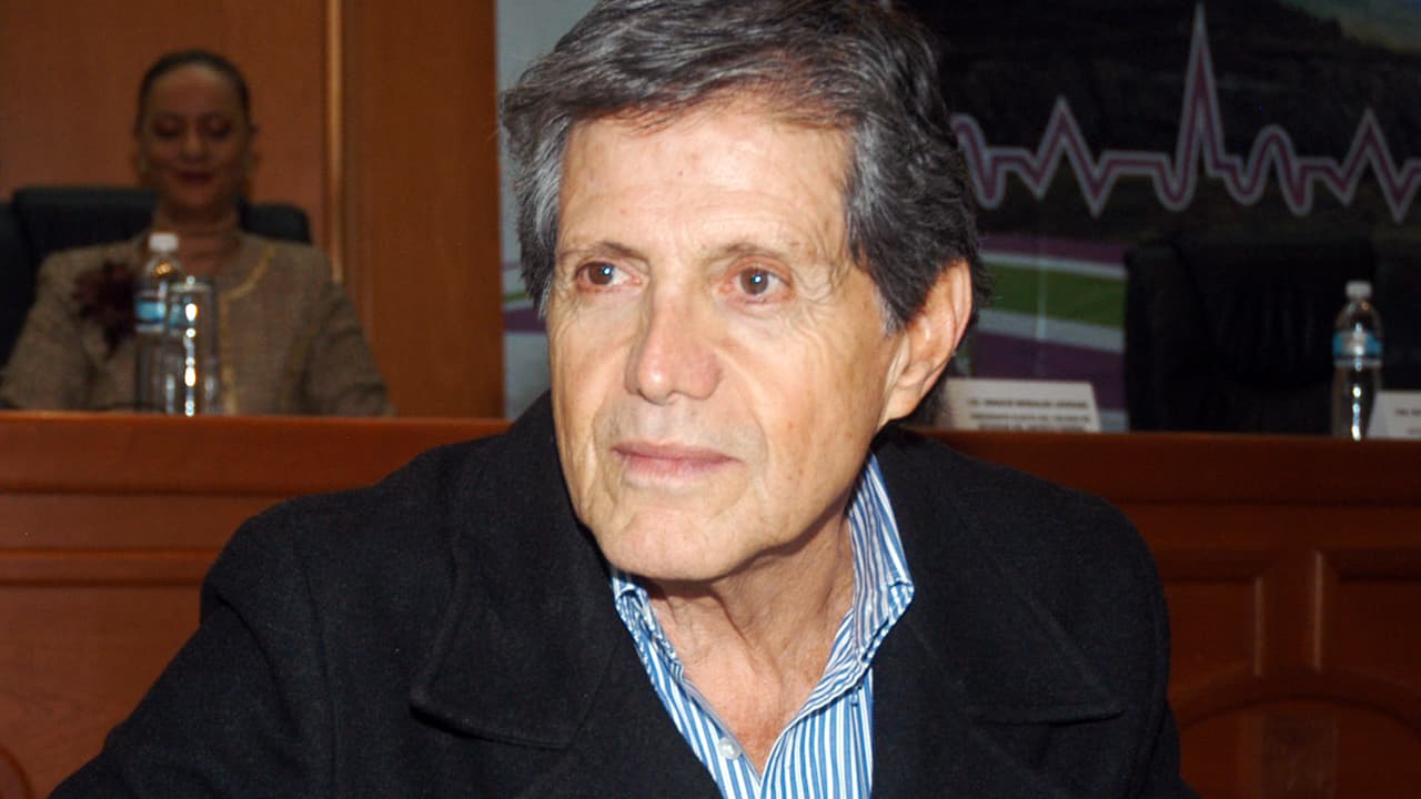 La celebridad de 82 años continúa sorprendiendo con sus papeles en la pantalla chica y grande, tiene una trayectoria artística bastante completa. Sin embargo, 
<a href="https://www.univision.com/famosos/hector-bonilla-delicado-salud-cancer-caida-fotos">Bonilla</a>, hace unos meses, expresó su molestia al preguntarle por el cáncer de riñón que padece , 
<b>mira en el video lo que dijo al respecto. </b>