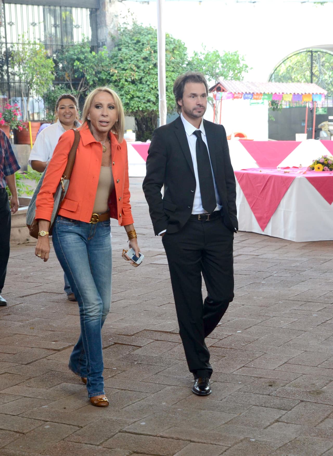 La pareja regresó en 2010 y se publicó en diversos medios que tenían planeado casarse ese año.