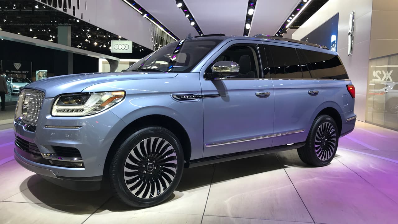 <h3 class="cms-h3-H3">Premios.</h3>
<br>
<br>La 
<b>Lincoln Navigator 2018</b> ganò el premio como el Camión Norteamericano del Año 2018, al cual tuvo derecho por su construcción de carrocería sobre bastidor, típica de las pickups. Quien haya leído 
<b><a href="https://www.univision.com/noticias/lincoln/la-lincoln-navigator-2018-quiere-reconquistar-tu-corazon-con-serenidad-potencia-y-lujo-de-verdad" target="_blank">nuestra reseña de la Navigator 2018</a></b> sabrá que estamos de acuerdo con el veredicto.