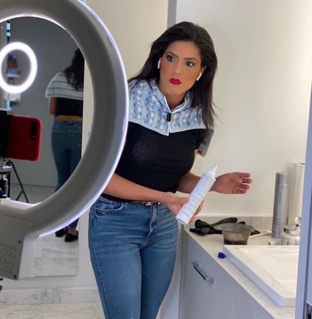 Nuestra Fran también ha tenido que teñirse el cabello ella misma y a través de las plataformas digitales le mostró a su público cómo lo hizo.