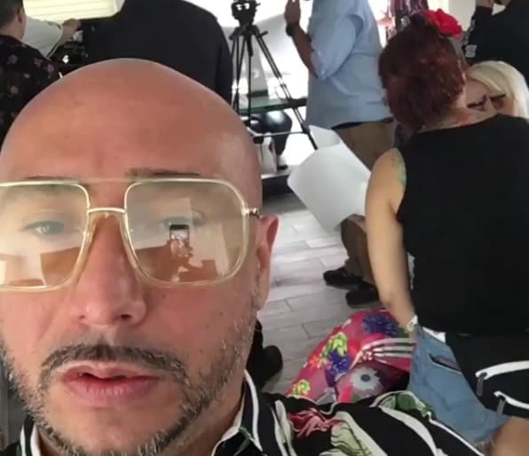 "Hay más en la cultura que las personas malas que hacen cosas malas. No es como si alguien se despertara por la mañana y fuera como si dedicara su vida a vender drogas. En ese momento y en esa época, la gente 
<b><a href="https://www.univision.com/shows/aqui-y-ahora/los-crimenes-de-griselda-blanco-video" target="_blank">no tenía otra opción</a></b>. Eran agricultores. No se les pagaba. La gente tenía que construir algún tipo de industria para alimentar a sus familias", explicó.