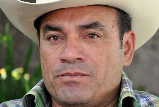 A Federico lo acusan de estar involucrado en la desaparición de estudiantes de Ayotzinapa, México. En sus audiencias lo ha negado de manera rotunda.