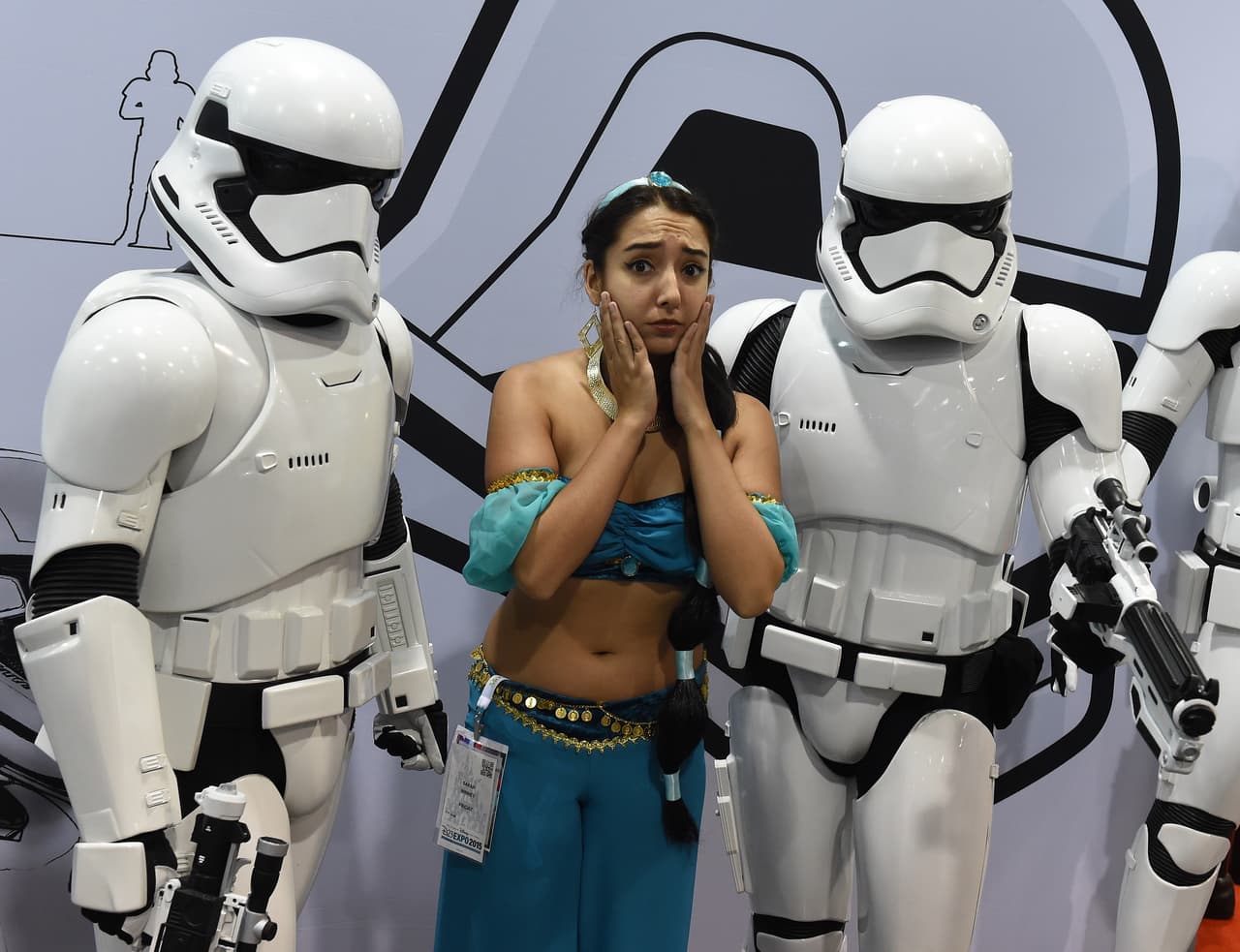 Por estos días muchos estamos en la búsqueda del traje perfecto para Halloween. Un vistazo a los populares eventos, personajes y hasta estrenos de cine de 2015 más comentados en las redes sociales puede servir de inspiración.