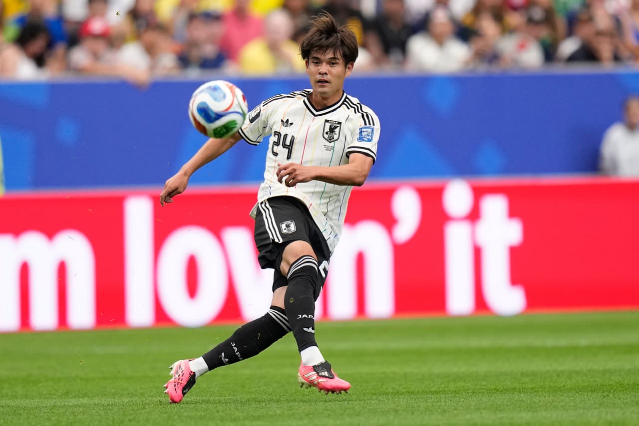 Kaishu Sano (24) de Japón patea el balón durante el partido de dieciseisavos de final de la Copa Mundial de Fútbol entre Brasil y Japón en Houston, el lunes 29 de junio de 2026. (Foto AP/Ashley Landis)