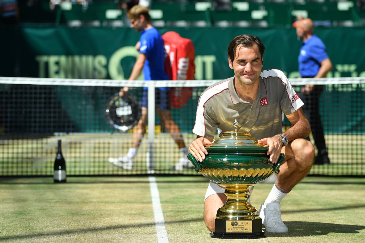 Federer ha ganado en todas las superficies, incluso en carpeta que ya no existe, pero al parecer le gusta más el césped, pues ahí ha registrado más efectividad.