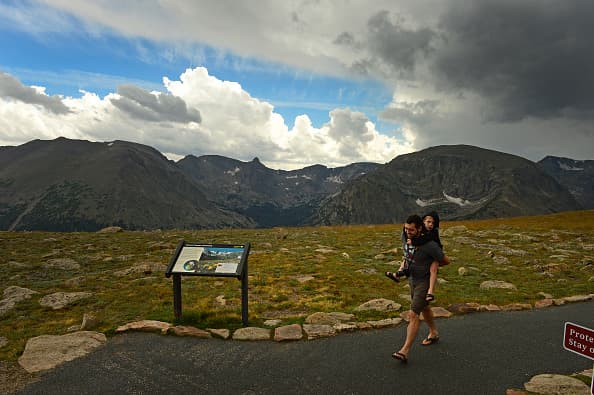 <b>El Parque Nacional de las Montañas Rocosas se coloca en el top 3 de la lista con un total de 4,590,493 visitantes en 2018</b>. Esta situado en el centro-norte del estado de Colorado y se estableció como reserva protegida en 1915. El río Colorado atraviesa este lugar ideal para los expedicionarios que gustan de actividades de montañismo.
<br>