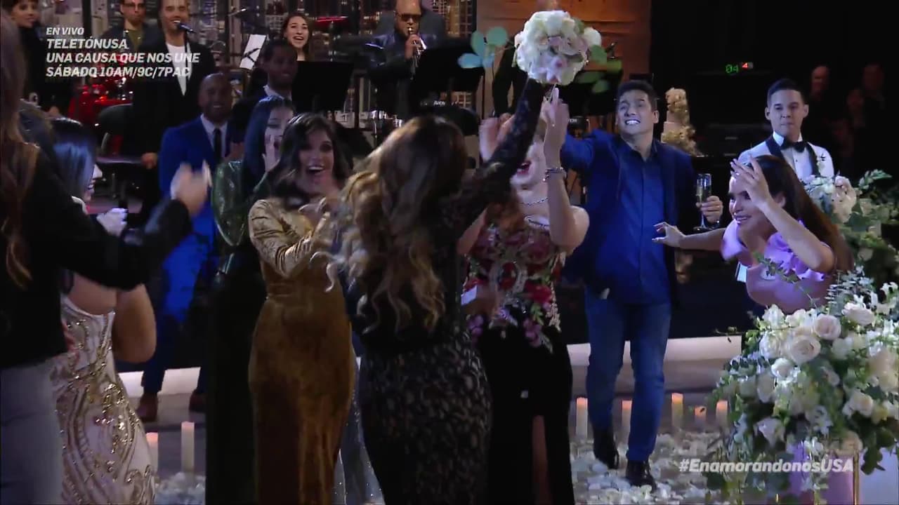 El ramo de Shirley voló e Irma fue la afortunada en atraparlo.