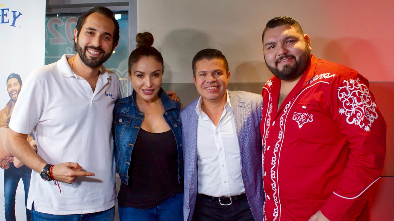 🎶 "¡Qué milagro chaparrito, ya tenía que no nos vemos!" 🎶 Así recibieron a Jorge Medina los locutores del Free-guey show.