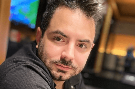 Novia de José Eduardo Derbez lo felicita por su cumpleaños.