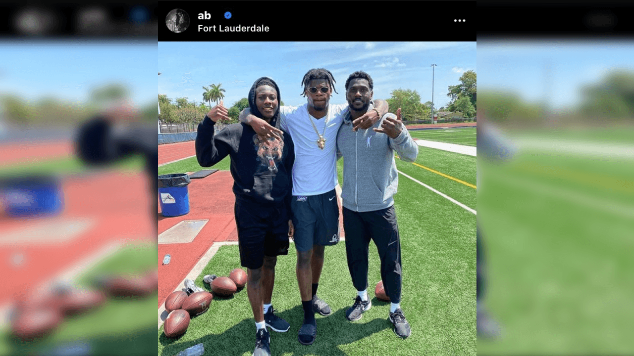 <b>¿Se lo imaginan junto a Lamar Jackson?</b>
<br>En algún tiempo, Antonio Brown y Lamar Jackson, se reunieron para entrenar, pero... ¿qué habría sido de ellos formando una dupla explosiva en los Baltimore Ravens o en otro equipo de la NFL?