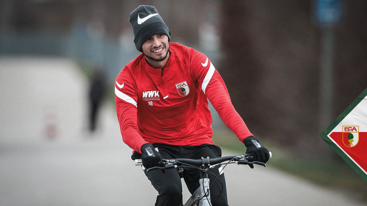 'El Tren' tuvo la oportunidad de relajarse un poco montando en una bicicleta.