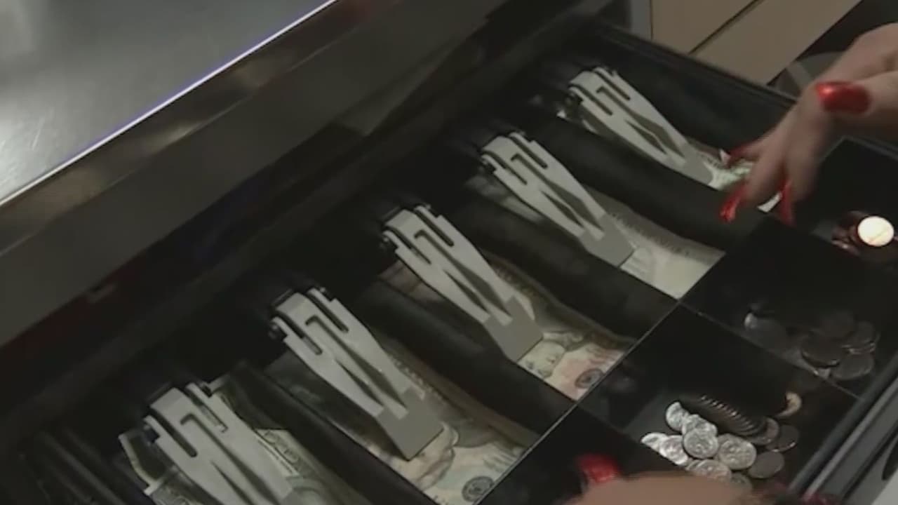 Habitantes de Arizona opinan sobre el costo de la despensa: Cada vez se paga más dinero