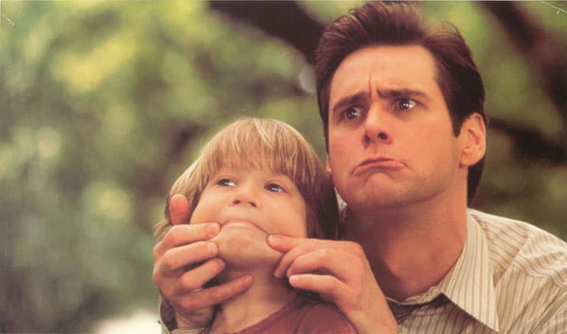 El rol de Jim Carrey en esta cinta marcó uno de los puntos más altos en su carrera como comediante en la década de 1990. ¡Amor de familia!